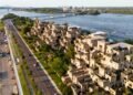 Montado com 354 enormes caixas de concreto pré-fabricadas, este conjunto residencial canadense parece uma cidade feita de blocos empilhados