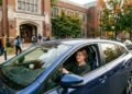 Pai faz seguro de carro de R$ 110 mil em seu nome, mas filha de 22 anos passa a usar veículo diariamente para ir à faculdade e sofre acidente seis meses depois; seguradora analisa quem era realmente o condutor habitual antes de autorizar indenização