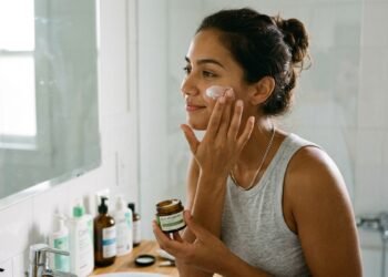 4 hidratantes faciais da CeraVe, Principia e Sallve para quem procura hidratação sem deixar a pele pesada