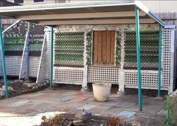 Em 1968, um aposentado cobriu sua casa com mais de 50.000 latas de cerveja durante 18 anos: 58 anos depois, ela se tornou uma obra de arte