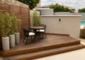 Deck elevado perto do muro pode gerar conflito de privacidade entre vizinhos.