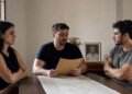 Irmãos discutem a doação da casa do pai