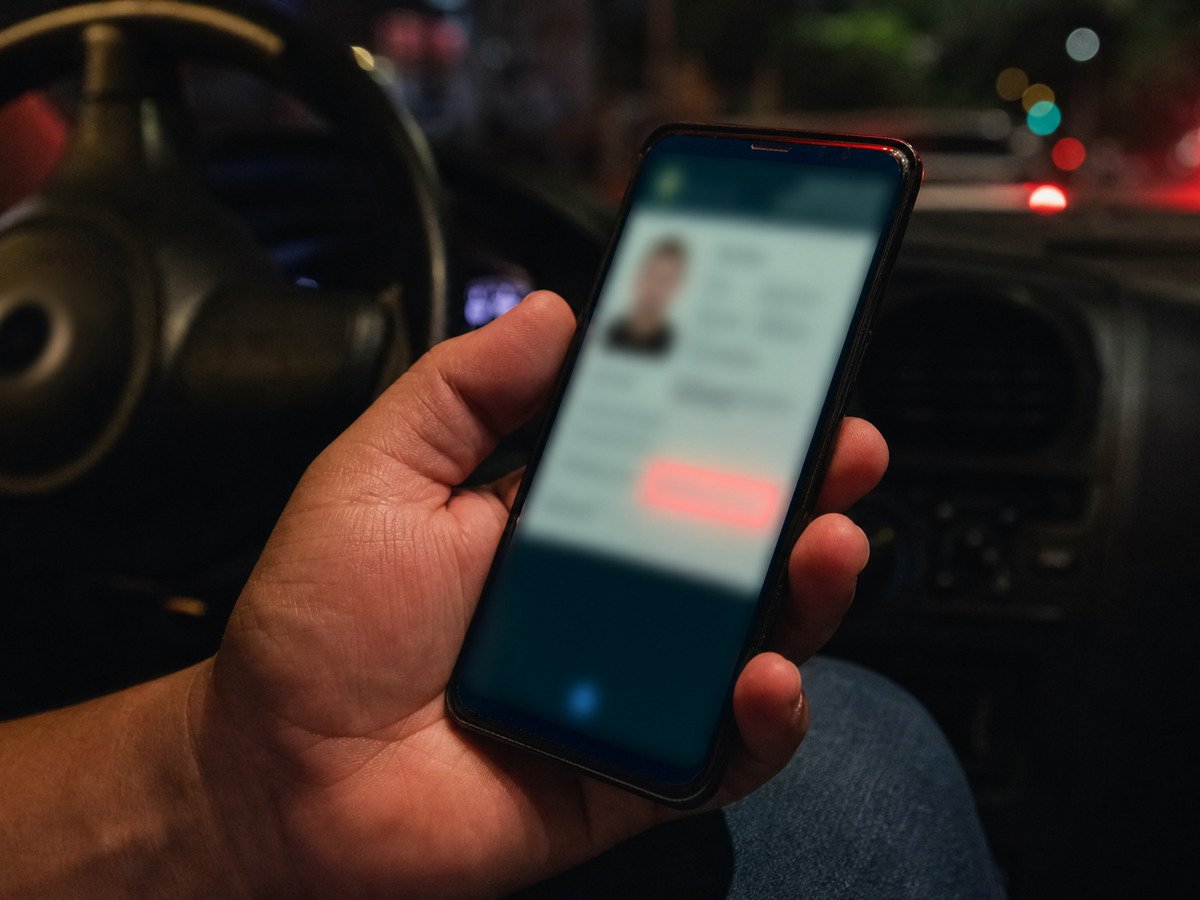 CNH digital com a validade vencida no celular