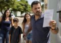 Família volta de viagem e encontra a conta de luz alta