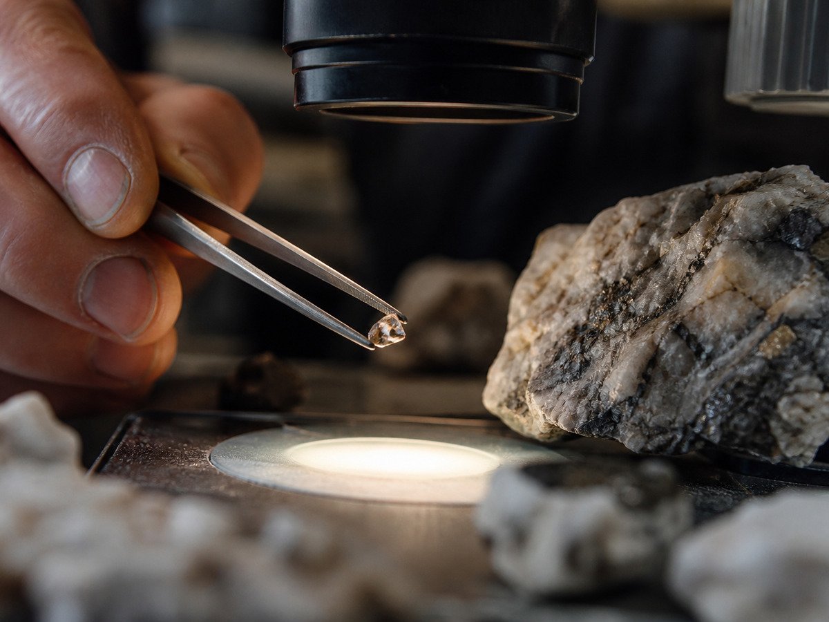 Zircão analisado no laboratório da USP