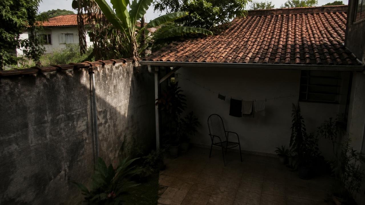 Sombra excessiva e perda de privacidade agravam o direito de vizinhança.