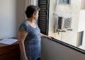 Instalação visível na fachada pode gerar multa sem autorização prévia do condomínio.
