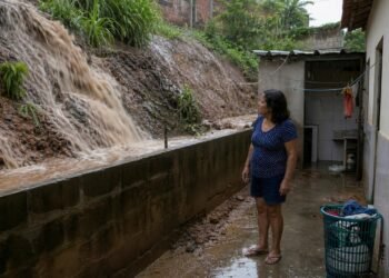 Aterro sem drenagem pode agravar a chuva e causar danos ao vizinho.