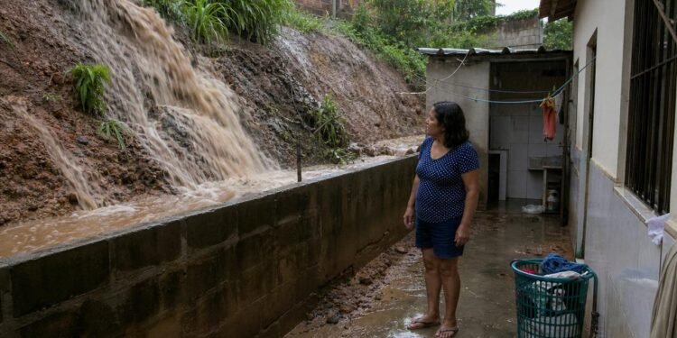 Aterro sem drenagem pode agravar a chuva e causar danos ao vizinho.