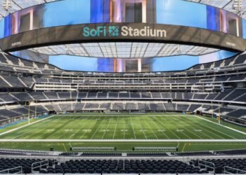 Com custo de R$ 28 bilhões e telão suspenso de mil toneladas, o SoFi Stadium em Los Angeles é a arena esportiva mais cara da história