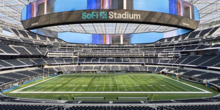 Com custo de R$ 28 bilhões e telão suspenso de mil toneladas, o SoFi Stadium em Los Angeles é a arena esportiva mais cara da história