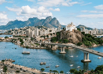 Uma capital erguida sobre 33 ilhas e ligada ao continente por pontes tem um dos maiores índices de desenvolvimento entre as capitais e praia a minutos de casa