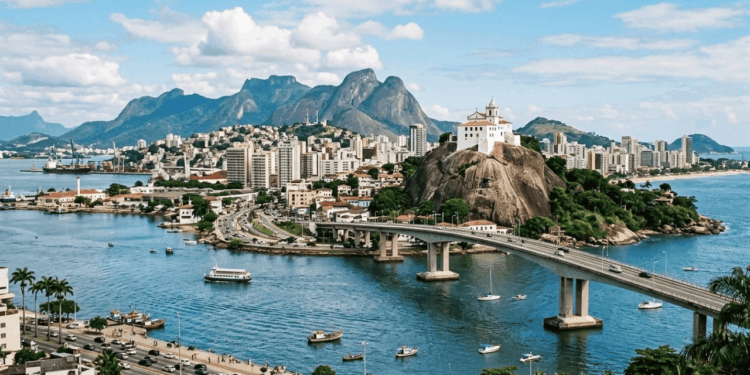 Uma capital erguida sobre 33 ilhas e ligada ao continente por pontes tem um dos maiores índices de desenvolvimento entre as capitais e praia a minutos de casa