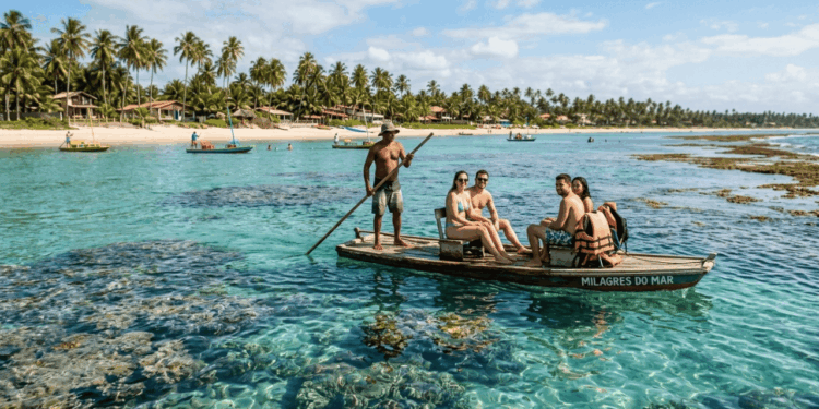 Piscinas naturais acessadas de jangada, peixes-bois no rio vizinho e a maior área marinha costeira protegida do país fazem desta vila alagoana um paraíso sem pressa