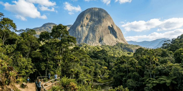 Uma torre de 1887 e uma pedra azul de 1.822 metros que ainda fala pomerano encantam com uma beleza única a uma hora de Vitória
