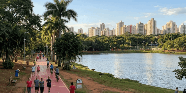 Com PIB de R$ 43 bilhões, a segunda maior cidade de Minas transformou sua localização em força logística e atrai novos moradores