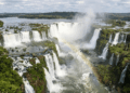Na fronteira do Brasil, uma das 7 Maravilhas Naturais do Mundo reúne centenas de quedas d’água em um espetáculo impressionante