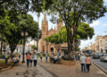 Quase quatro em cada cinco copos de suco de laranja vendidos no mundo vêm do Brasil, e é numa cidade paulista que fica o centro de pesquisa que protege os pomares
