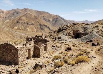 Era uma das minas mais antigas da Argentina, foi abandonada e hoje é uma cidade fantasma entre as montanhas