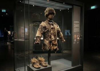 O corpo congelado encontrado nos Alpes em 1991 escondia uma múmia de 5.300 anos com roupas e ferramentas surpreendentes