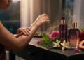 4 combinações da Natura para usar hidratante e perfume juntos e deixar a fragrância mais uniforme na pele
