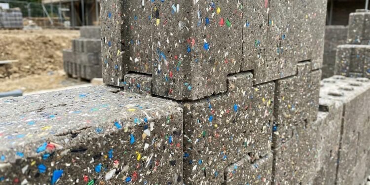 blocos de plástico reciclado