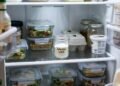 Antes de gastar com produtos para tirar o mau cheiro da geladeira, veja como usar bicarbonato de sódio no dia a dia
