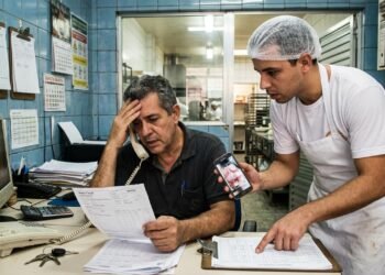 Dono de padaria recebe R$ 12 mil em frios durante a madrugada e funcionário percebe que parte dos produtos chegou sem refrigeração adequada; distribuidora afirma que carga saiu do depósito na temperatura correta