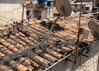 equipamentos sem autorização no telhado