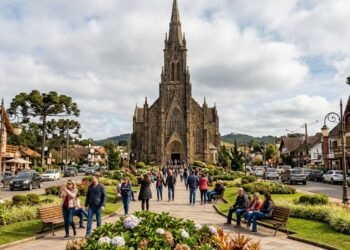 Esqueça só o frio e o chocolate: a Capital dos Parques Temáticos da Serra Gaúcha também atraí com mais de 22 atrações e atrai famílias em busca de diversão durante o ano todo