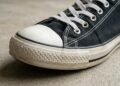 Qual a função da peça de borracha que alguns sapatos têm na ponta dos dedos