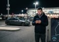 Dono deixa carro em estacionamento de aeroporto por 12 dias e, ao voltar de viagem, percebe pelo aplicativo que veículo percorreu quilômetros enquanto deveria estar parado