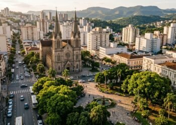 A Festa da Uva de Caxias do Sul guarda a primeira transmissão em cores da TV brasileira e nasceu de uma exposição de 1931