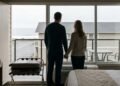 Casal paga viagem de aniversário com quarto de frente para o mar e, ao chegar ao hotel, recebe acomodação diferente porque reserva aparecia com outra categoria no sistema