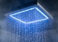 Adeus banhos comuns e monótonos: a nova tecnologia de chuveiros de teto com luzes terapêuticas e áudio embutido para transformar seu banheiro