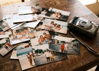O retorno inesperado da fotografia imperfeita: por que os jovens trocaram as câmeras de última geração pelos aparelhos dos anos 2000