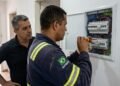 Homem paga eletricista para trocar quadro de energia e metade das tomadas para de funcionar no dia seguinte