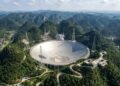O funcionamento e as características do telescópio FAST na China.