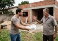 Pai permite que o filho adulto construa uma casa no terreno da família e, após uma briga, exige que ele desocupe o local; o filho apresenta comprovantes de R$ 180 mil gastos na construção e se recusa a sair sem indenização