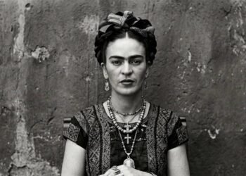 A citação do dia de Frida Kahlo sobre a resiliência: "No final do dia, podemos suportar muito mais do que pensamos que podemos."