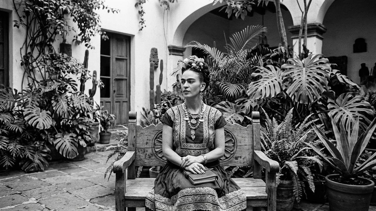 A citação do dia de Frida Kahlo sobre a resiliência: "No final do dia, podemos suportar muito mais do que pensamos que podemos."