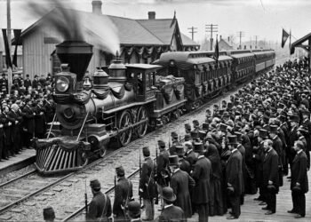 Oito vagões, sete estados e cerca de 2.700 quilômetros marcaram uma das viagens funerárias mais impressionantes da história americana
