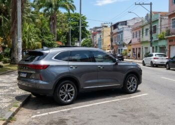 Desempenho e números de potência e autonomia do SUV híbrido GWM Haval H6 PHEV.
