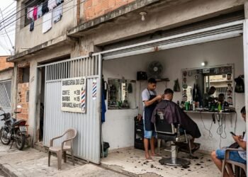 Proprietário aluga casa apenas para moradia e descobre por anúncio nas redes sociais que garagem passou a funcionar como barbearia