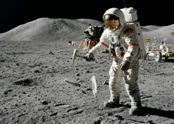 Um martelo e uma pena caíram juntos na Lua em 1971: o experimento da Apollo 15 confirmou uma previsão de Galileu