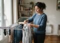 Como secar suas roupas dentro de casa para que permaneçam frescas e limpas