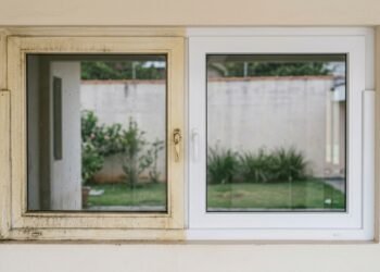 Assim se limpam janelas de plástico amareladas: elas podem recuperar uma aparência mais branca