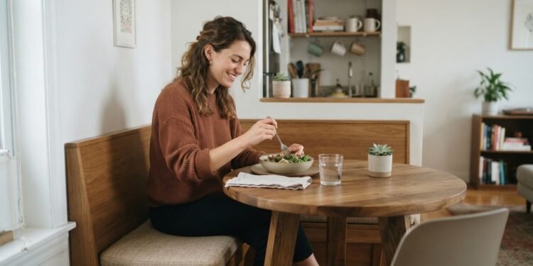 O reinado da mesa de jantar tradicional acabou: esta é a tendência moderna mais elegante e prática.