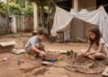 A infância de quem construía carrinhos com caixas, inventava cidades na terra e transformava lençóis em cabanas mostra como objetos simples podiam abrir espaço para a imaginação e o pensamento criativo