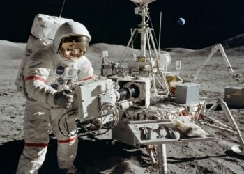 Apollo 12 encontra a Surveyor 3 na Lua e traz peças da sonda de volta à Terra; cientistas estudaram o que a exposição ao espaço lunar causou